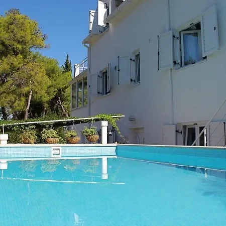 Lily Apartmán