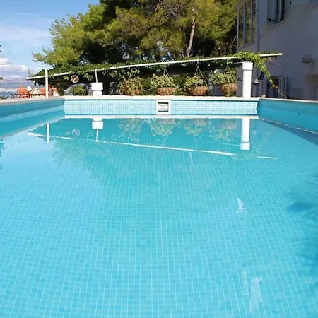 Lily Apartmán