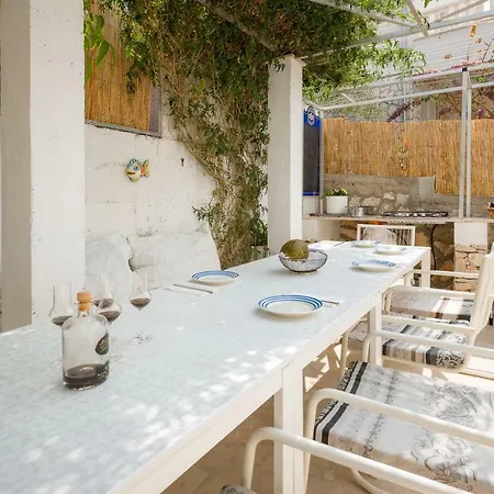 Lily Apartmán Sutivan
