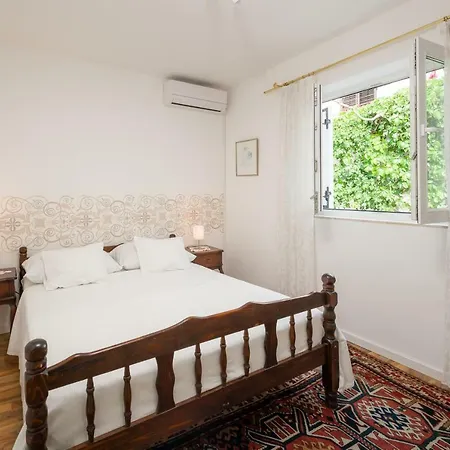 Lily Apartmán Sutivan