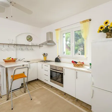 Lily Apartmán